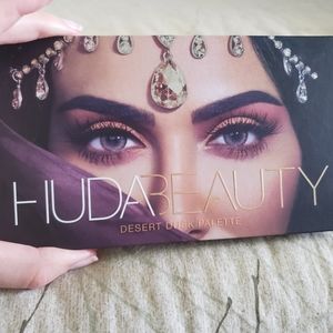 RESERVED HUDA PALETTE